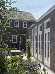 Nieuwe zinken verholen goot in Weert